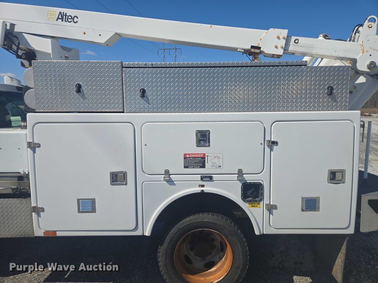 image for item YA2476 2015 Ford F450 Super Duty bucket truck