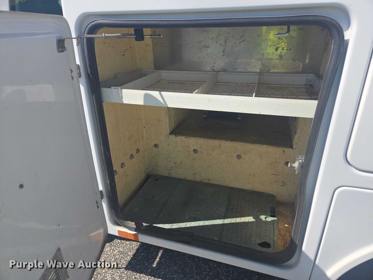 image for item YA2476 2015 Ford F450 Super Duty bucket truck