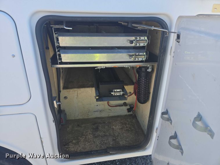 image for item YA2476 2015 Ford F450 Super Duty bucket truck