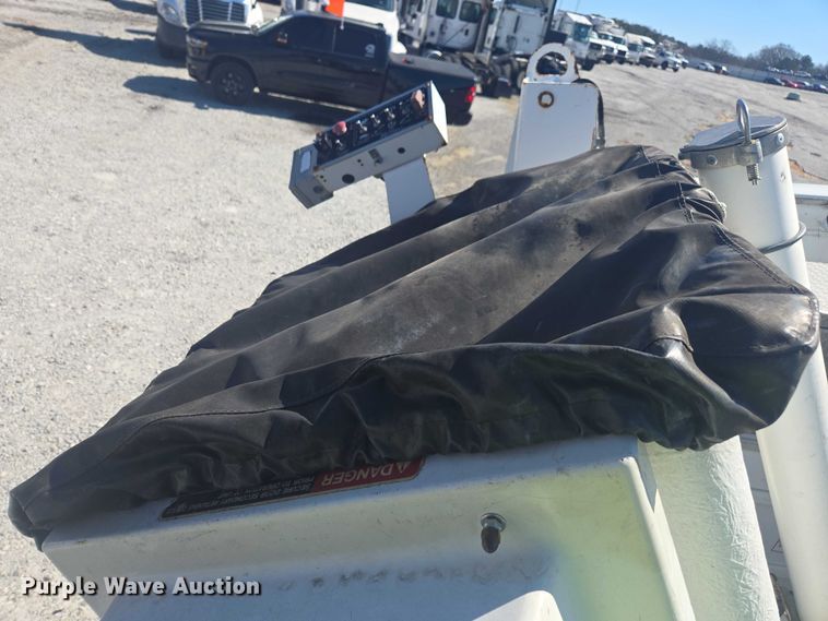 image for item YA2476 2015 Ford F450 Super Duty bucket truck