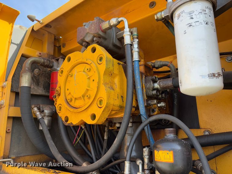 image for item YA2568 2005 Volvo EC360B LC excavator