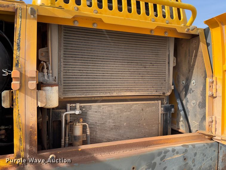 image for item YA2568 2005 Volvo EC360B LC excavator