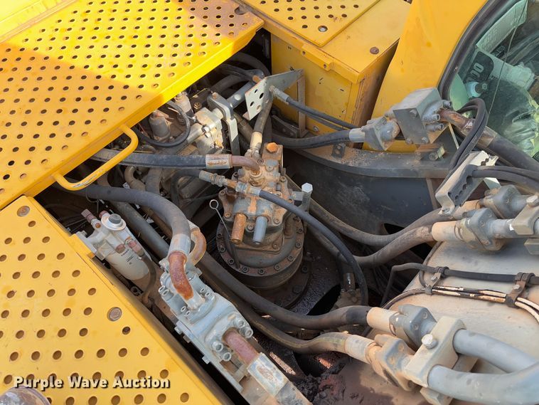 image for item YA2568 2005 Volvo EC360B LC excavator