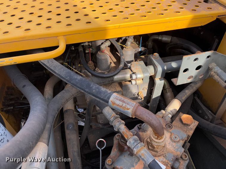 image for item YA2568 2005 Volvo EC360B LC excavator