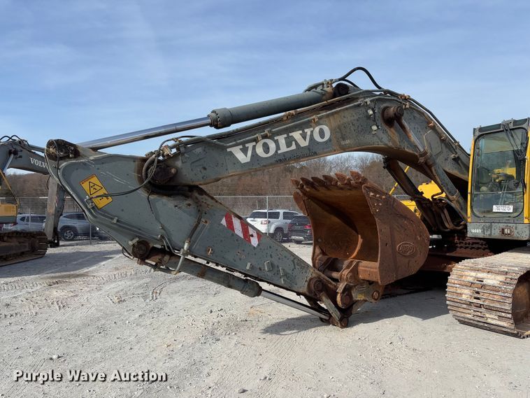 image for item YA2568 2005 Volvo EC360B LC excavator