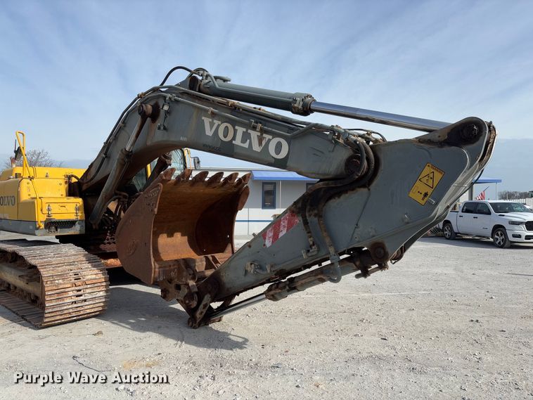 image for item YA2568 2005 Volvo EC360B LC excavator
