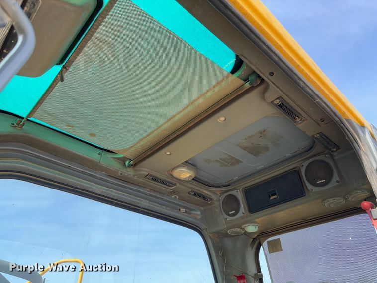 image for item YA2568 2005 Volvo EC360B LC excavator