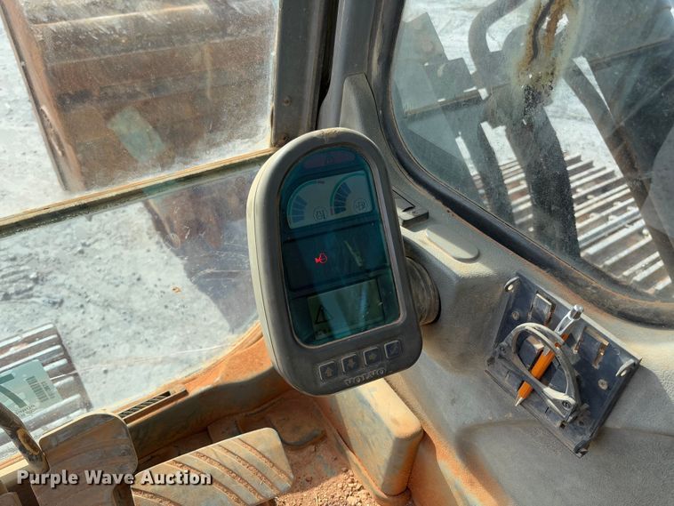 image for item YA2568 2005 Volvo EC360B LC excavator