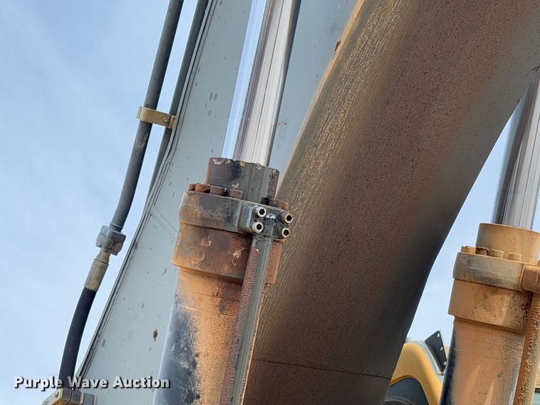 image for item YA2569 2007 Volvo EC460B LC excavator