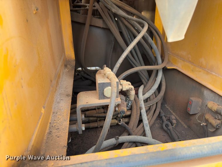 image for item YA2569 2007 Volvo EC460B LC excavator