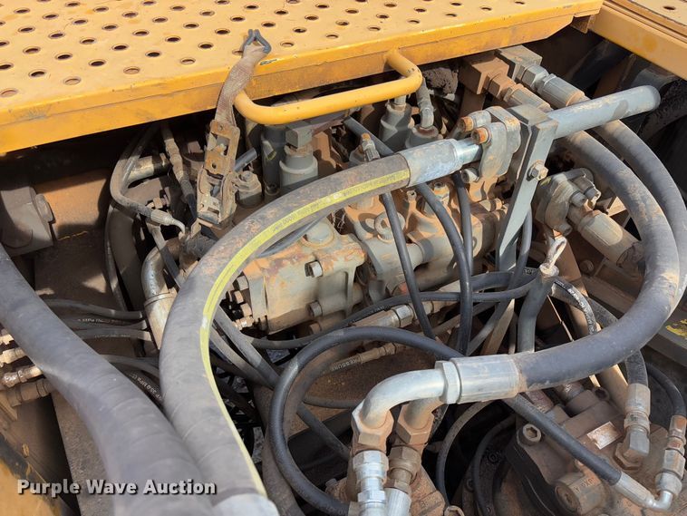 image for item YA2569 2007 Volvo EC460B LC excavator