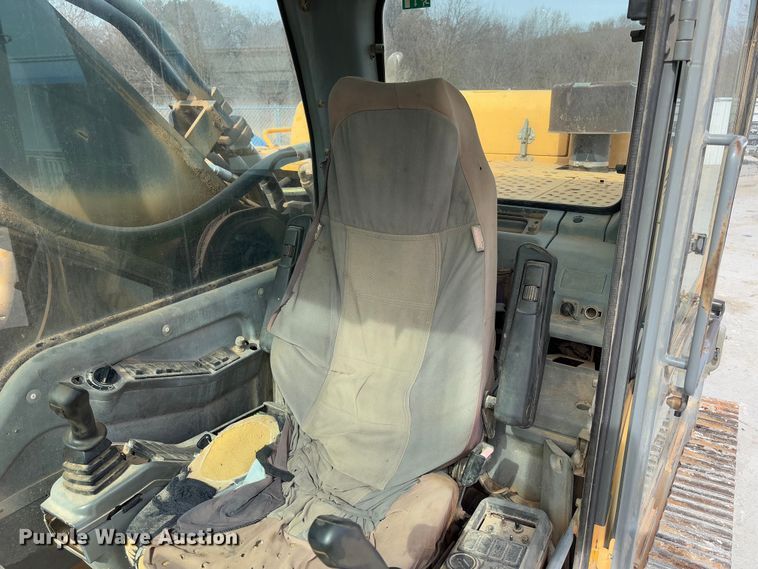 image for item YA2569 2007 Volvo EC460B LC excavator