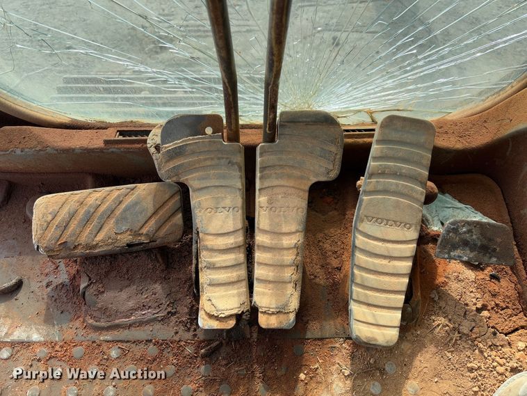 image for item YA2569 2007 Volvo EC460B LC excavator