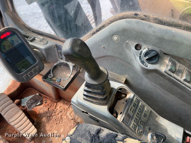 image for item YA2569 2007 Volvo EC460B LC excavator