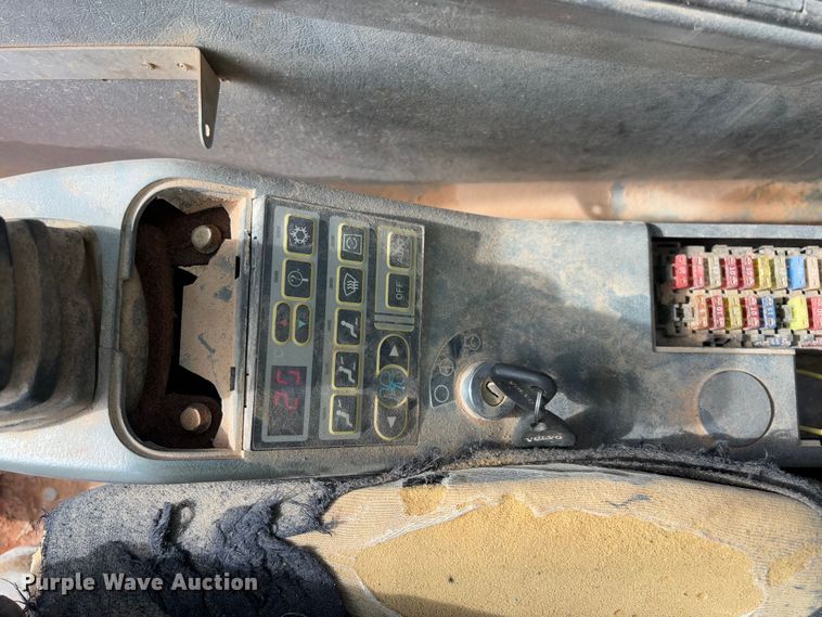 image for item YA2569 2007 Volvo EC460B LC excavator