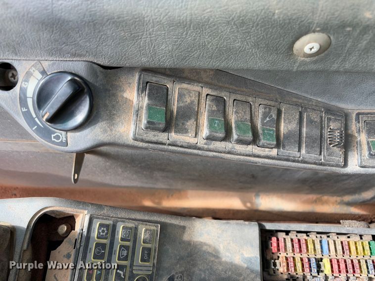 image for item YA2569 2007 Volvo EC460B LC excavator