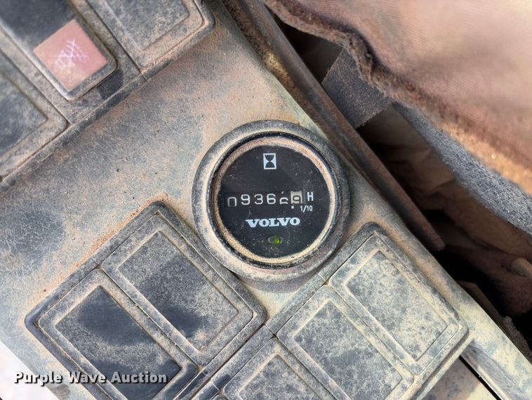 image for item YA2569 2007 Volvo EC460B LC excavator