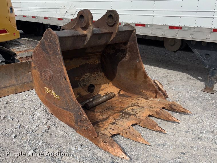 image for item YA2569 2007 Volvo EC460B LC excavator