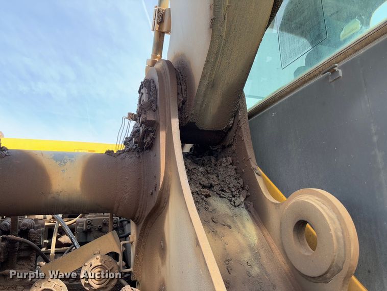 image for item YA2570 2006 Volvo EC460B LC excavator