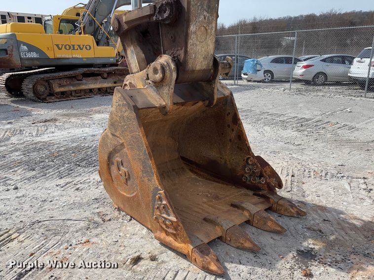 image for item YA2570 2006 Volvo EC460B LC excavator