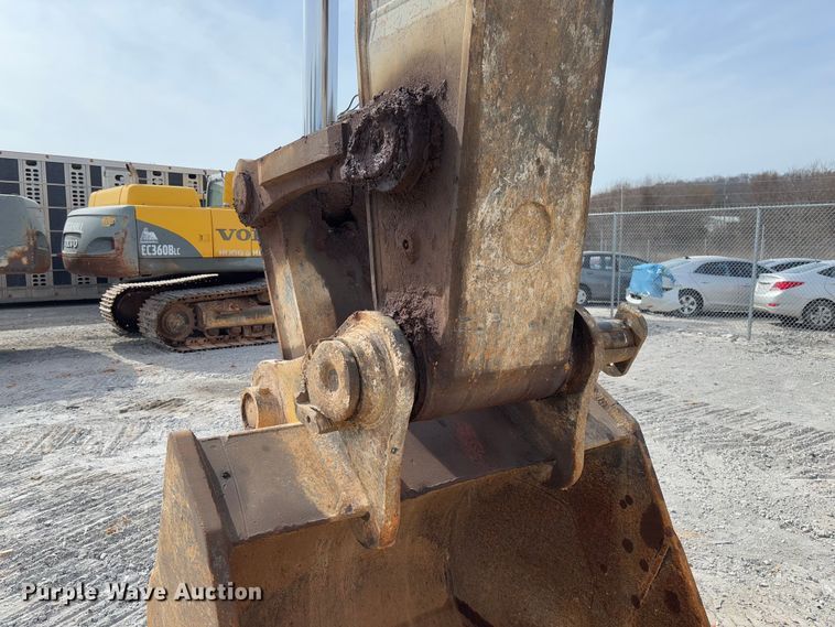image for item YA2570 2006 Volvo EC460B LC excavator