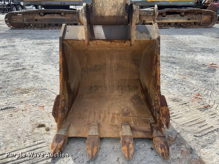 image for item YA2570 2006 Volvo EC460B LC excavator