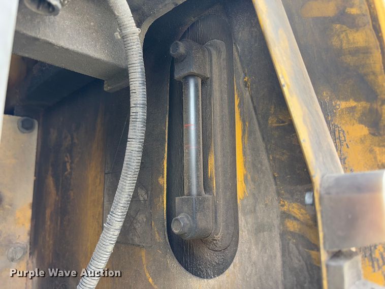 image for item YA2570 2006 Volvo EC460B LC excavator