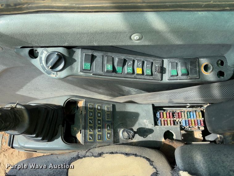 image for item YA2570 2006 Volvo EC460B LC excavator