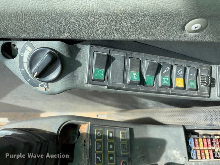 image for item YA2570 2006 Volvo EC460B LC excavator