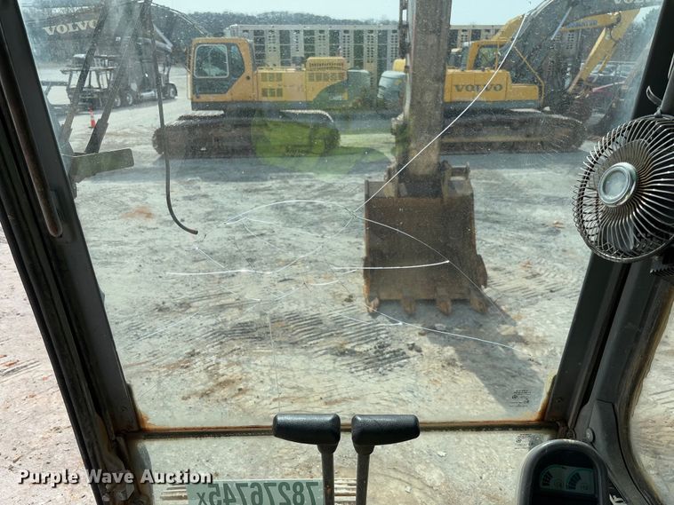 image for item YA2570 2006 Volvo EC460B LC excavator