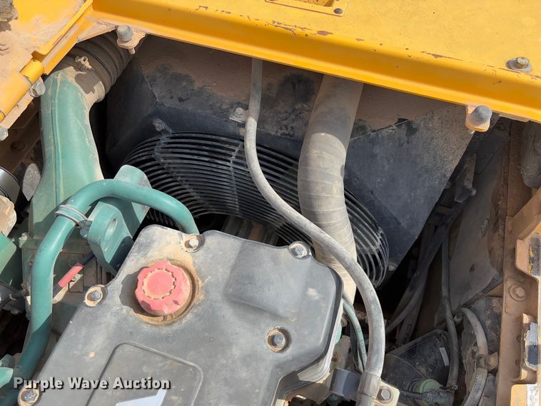 image for item YA2570 2006 Volvo EC460B LC excavator