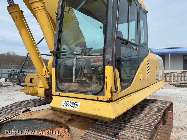 image for item YA2571 2004 Komatsu PC220LC-7 excavator