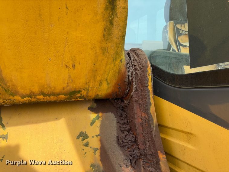 image for item YA2571 2004 Komatsu PC220LC-7 excavator