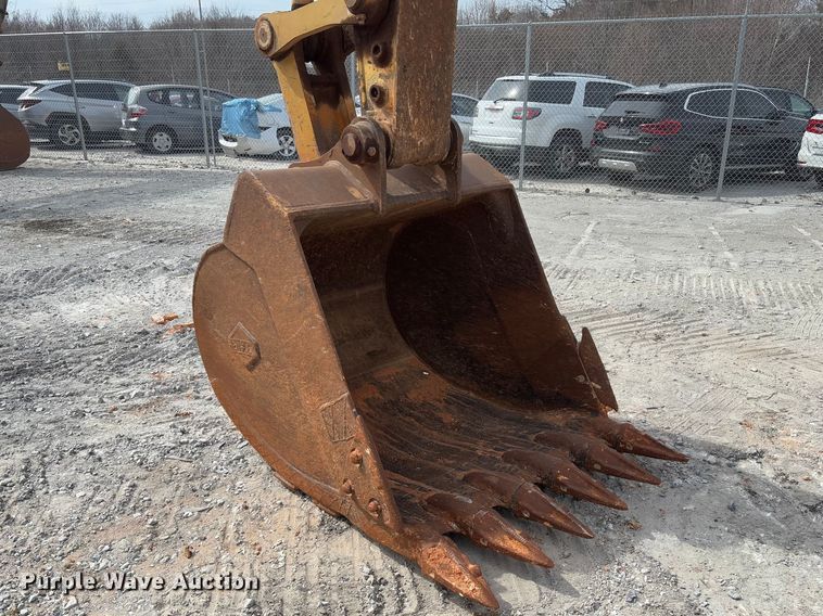 image for item YA2571 2004 Komatsu PC220LC-7 excavator