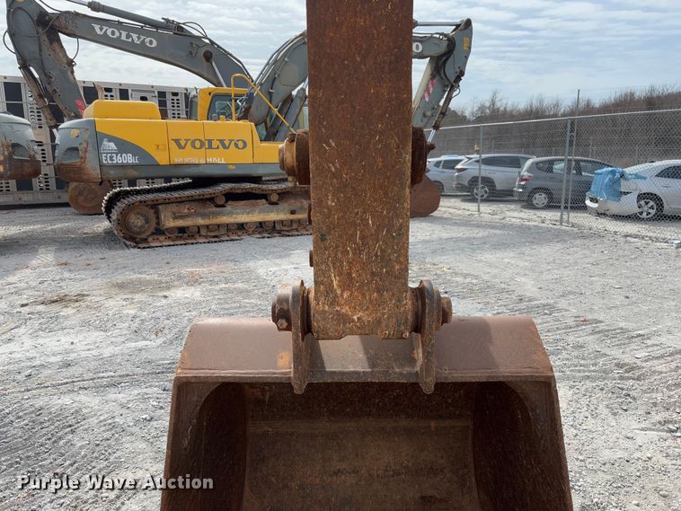 image for item YA2571 2004 Komatsu PC220LC-7 excavator