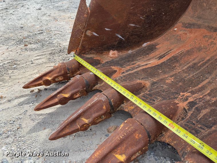 image for item YA2571 2004 Komatsu PC220LC-7 excavator