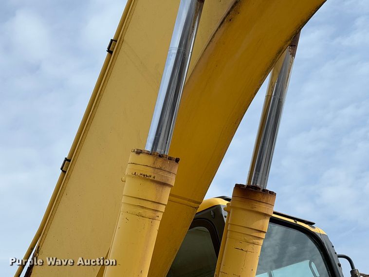 image for item YA2571 2004 Komatsu PC220LC-7 excavator