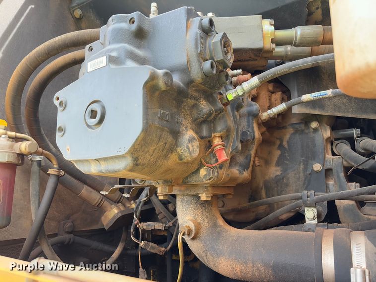 image for item YA2571 2004 Komatsu PC220LC-7 excavator