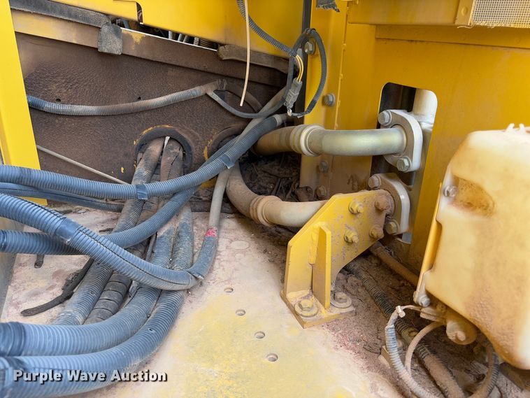 image for item YA2571 2004 Komatsu PC220LC-7 excavator