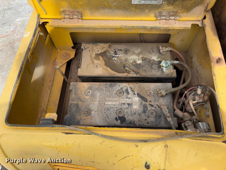 image for item YA2571 2004 Komatsu PC220LC-7 excavator