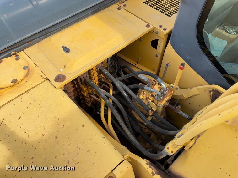 image for item YA2571 2004 Komatsu PC220LC-7 excavator