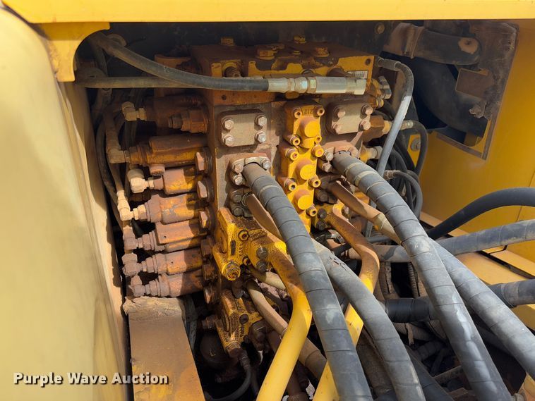 image for item YA2571 2004 Komatsu PC220LC-7 excavator