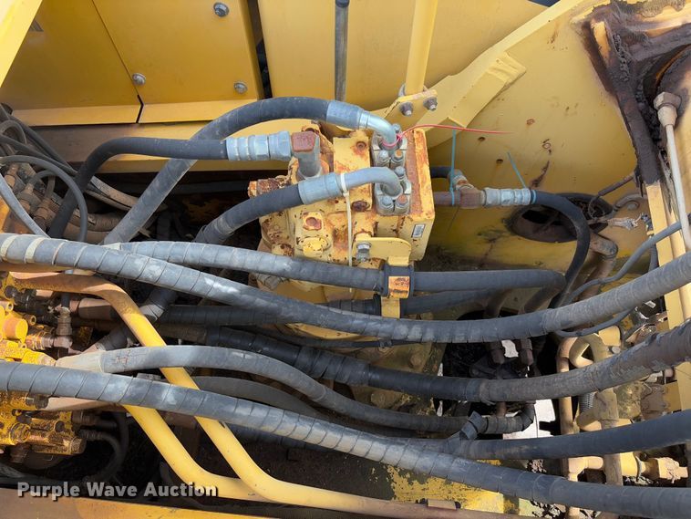 image for item YA2571 2004 Komatsu PC220LC-7 excavator