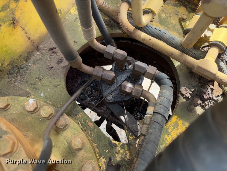 image for item YA2571 2004 Komatsu PC220LC-7 excavator