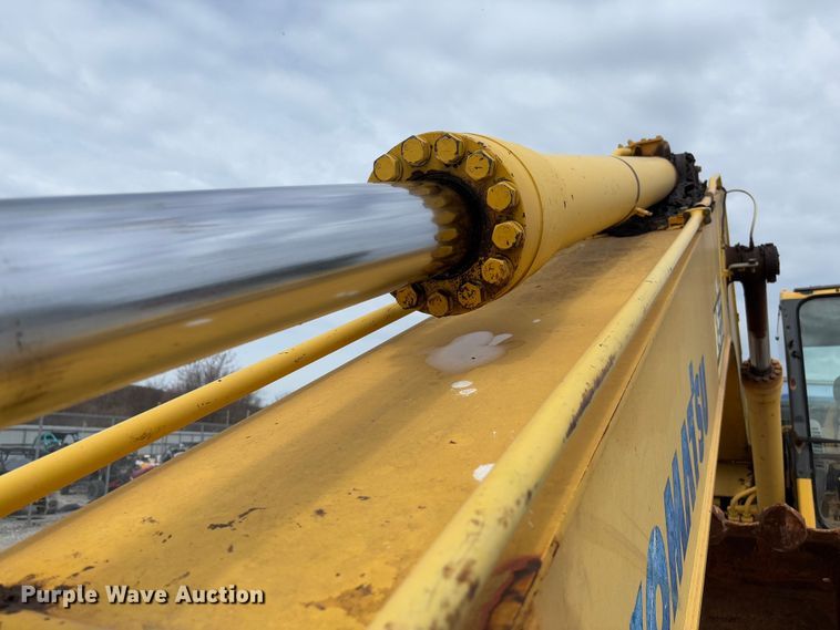 image for item YA2571 2004 Komatsu PC220LC-7 excavator