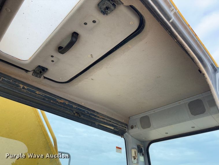 image for item YA2571 2004 Komatsu PC220LC-7 excavator