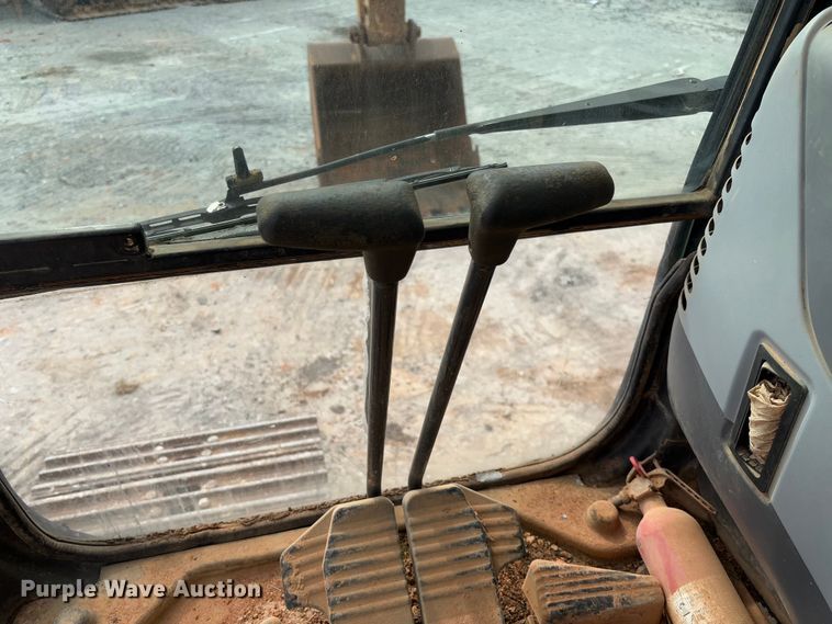 image for item YA2571 2004 Komatsu PC220LC-7 excavator