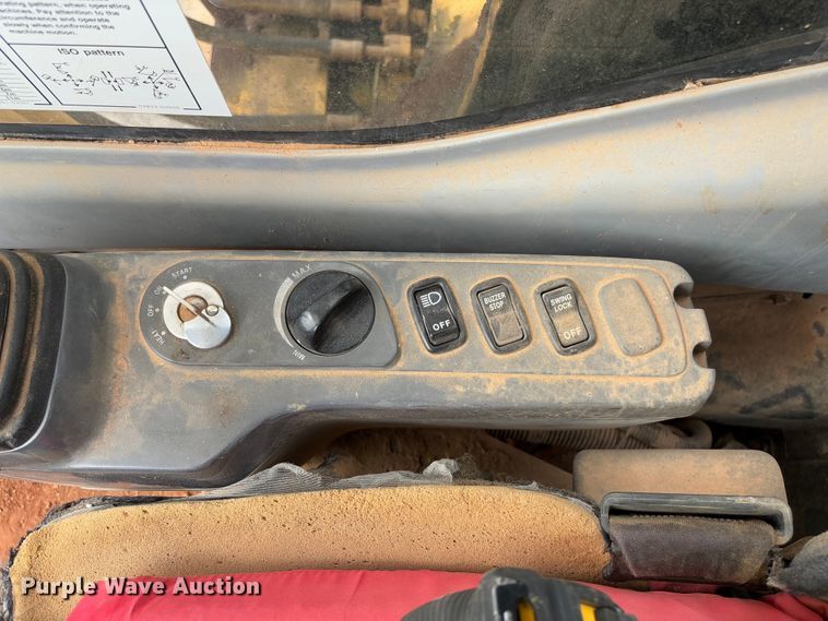 image for item YA2571 2004 Komatsu PC220LC-7 excavator