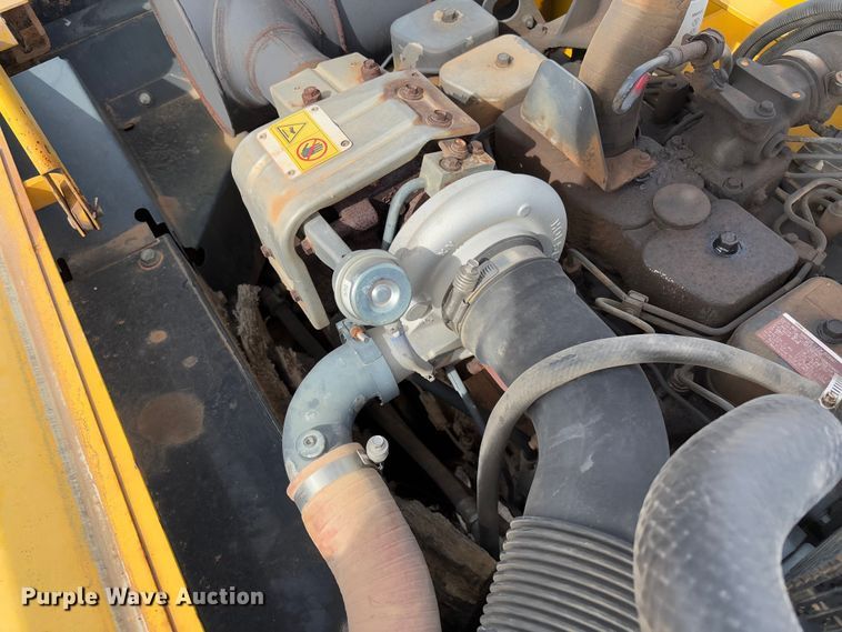 image for item YA2571 2004 Komatsu PC220LC-7 excavator