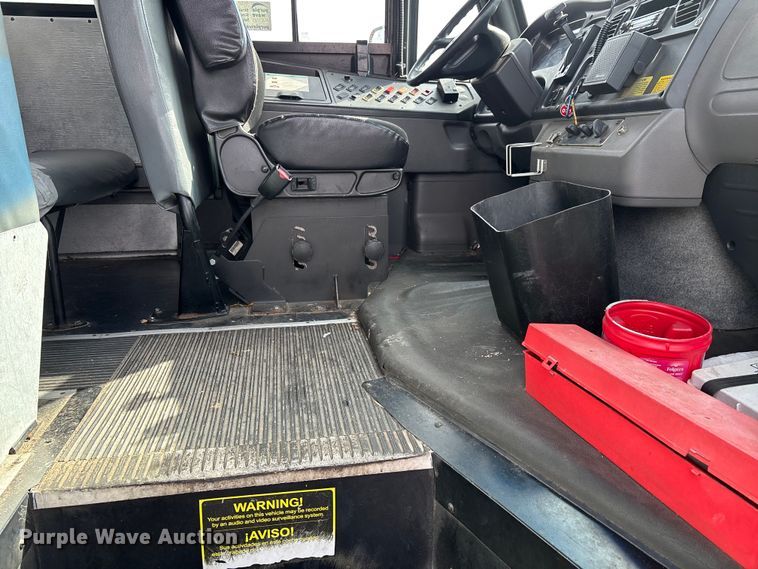 image for item DT0024 2014 Thomas B2 bus